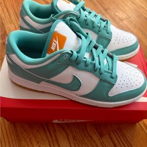 NIKE dunks size 8.5